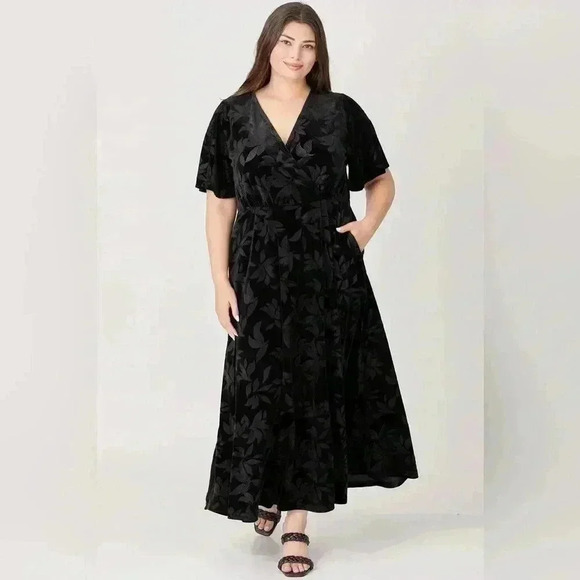 NWOT POLAGRAM  Black Floral Faux Wrap Velvet Maxi V-Neck Dress | size 3XL - Picture 9 of 10